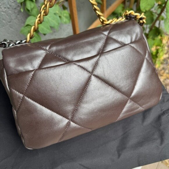 Chanel Medium 19 Shiny Lambskin Quilted Flap Crossbody - Picture 6 of 16